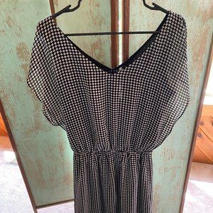 Gap Women's black and white dress size medium